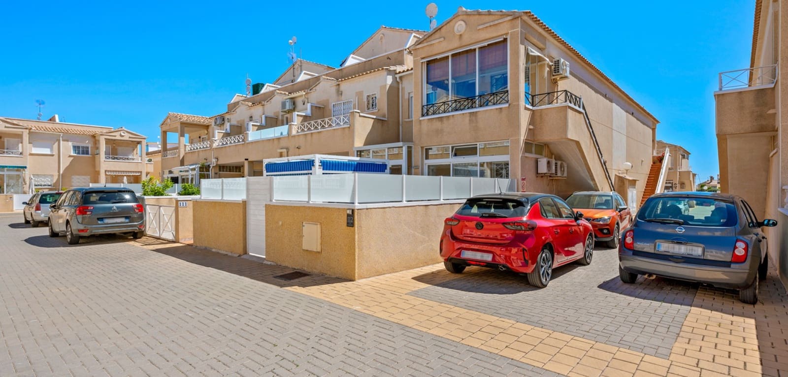 2 makuuhuone Bungalow myytävänä paikassa Playa Flamenca mukana uima-altaan - 169 000 € (Ref: 9748228)