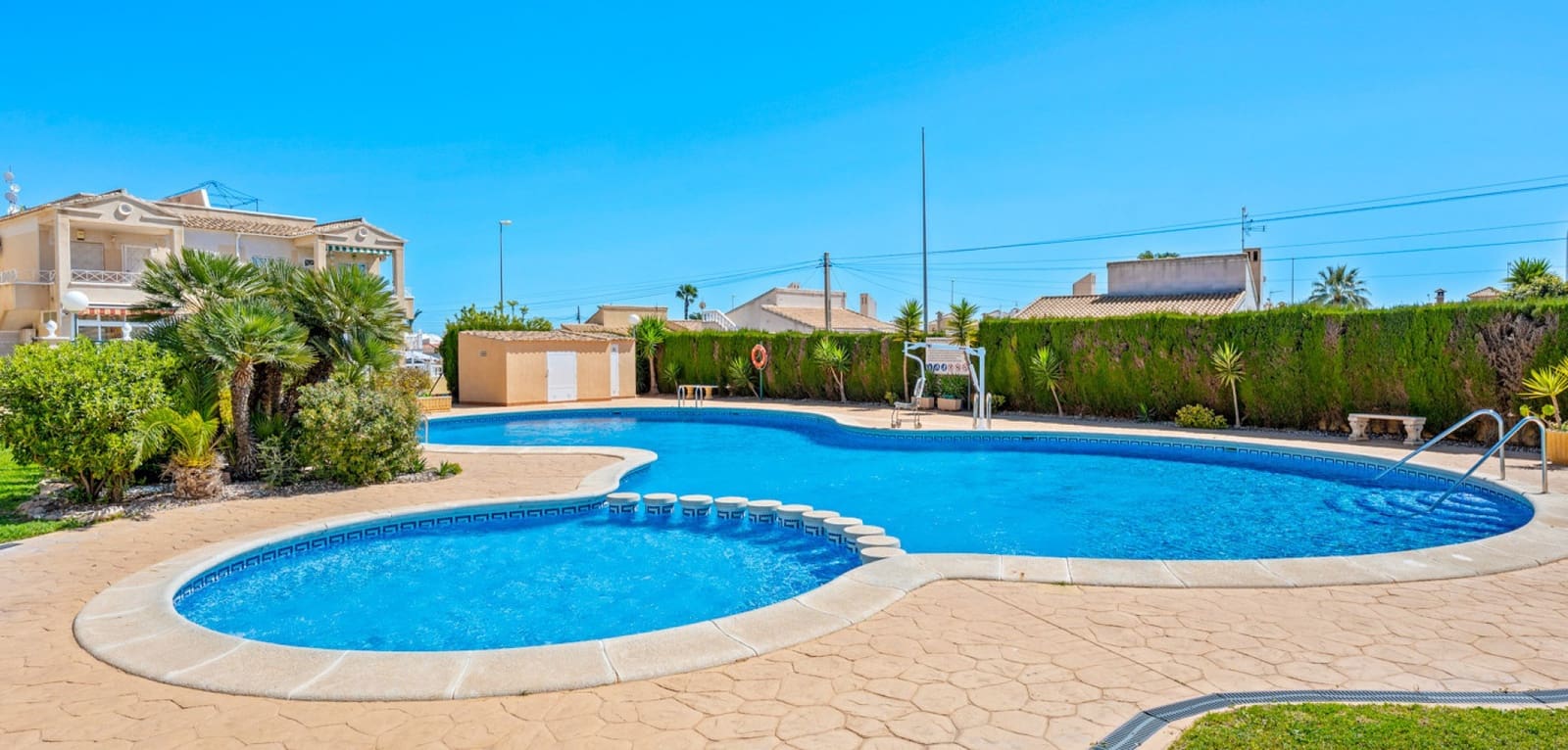 2 makuuhuone Bungalow myytävänä paikassa Playa Flamenca mukana uima-altaan - 169 000 € (Ref: 9748228)