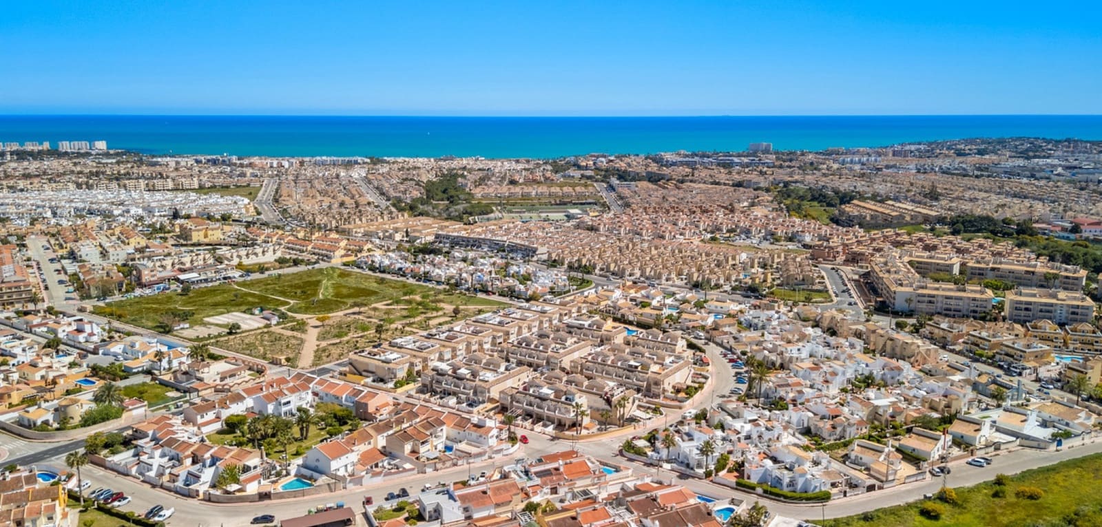 2 makuuhuone Bungalow myytävänä paikassa Playa Flamenca mukana uima-altaan - 169 000 € (Ref: 9748228)