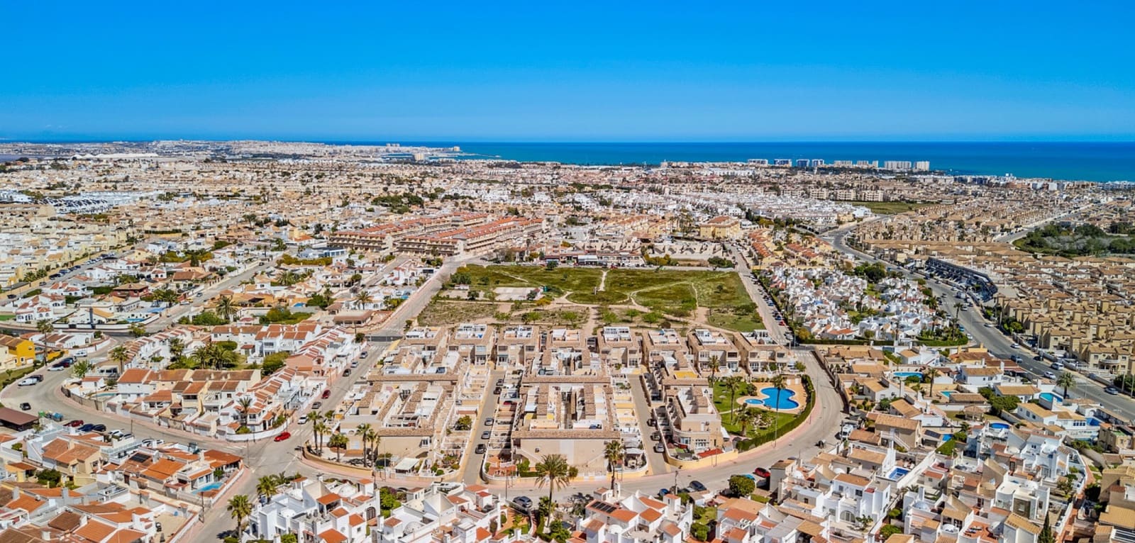 2 makuuhuone Bungalow myytävänä paikassa Playa Flamenca mukana uima-altaan - 169 000 € (Ref: 9748228)