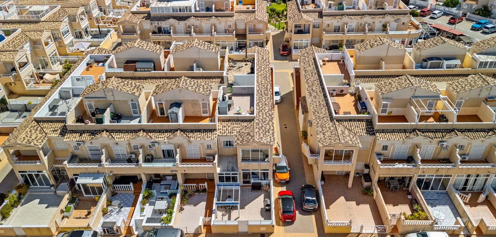 2 makuuhuone Bungalow myytävänä paikassa Playa Flamenca mukana uima-altaan - 169 000 € (Ref: 9748228)