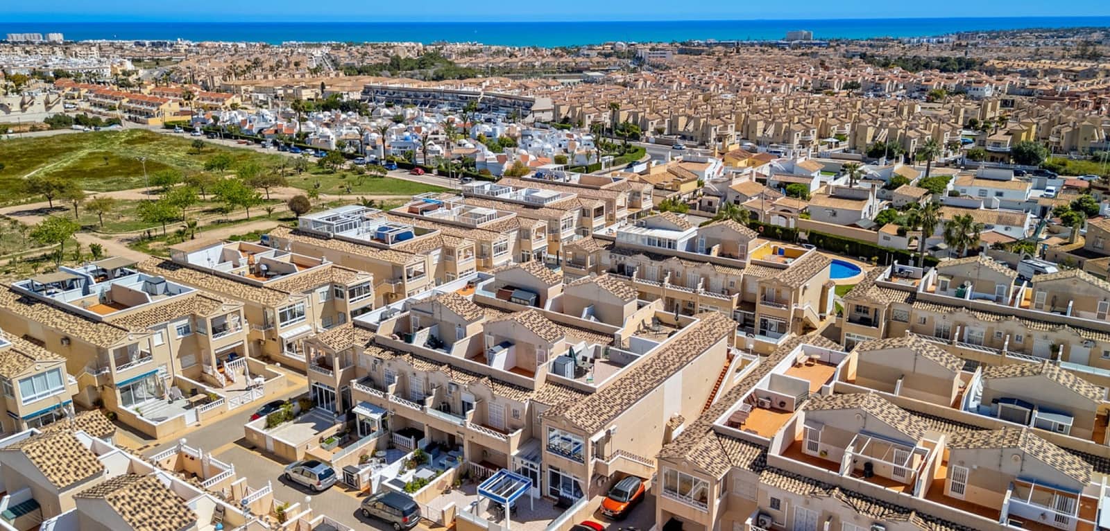 2 makuuhuone Bungalow myytävänä paikassa Playa Flamenca mukana uima-altaan - 169 000 € (Ref: 9748228)