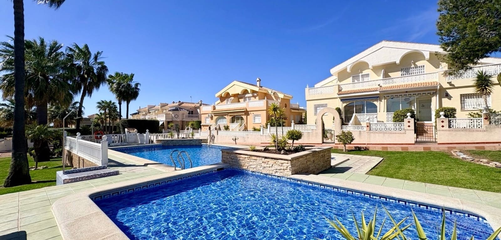 2 slaapkamer Huis te koop in Ciudad Quesada met zwembad - € 185.000 (Ref: 9759422)