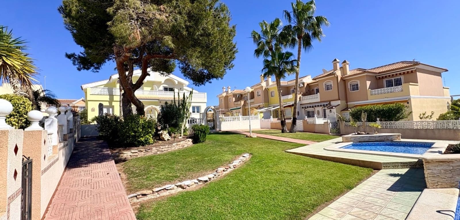 2 slaapkamer Huis te koop in Ciudad Quesada met zwembad - € 185.000 (Ref: 9759422)