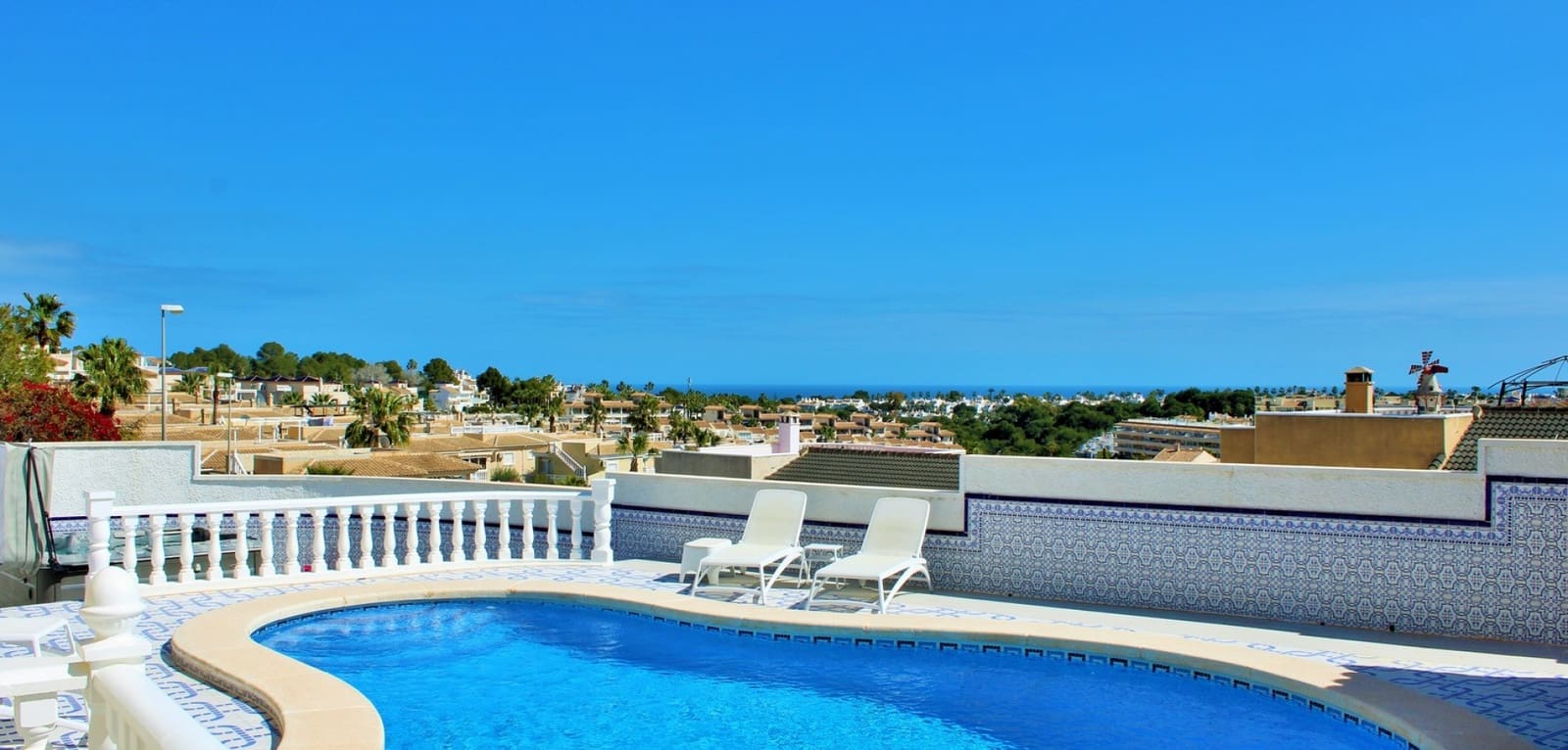 3 quarto Moradia para venda em Villamartin com piscina - 499 000 € (Ref: 9762296)