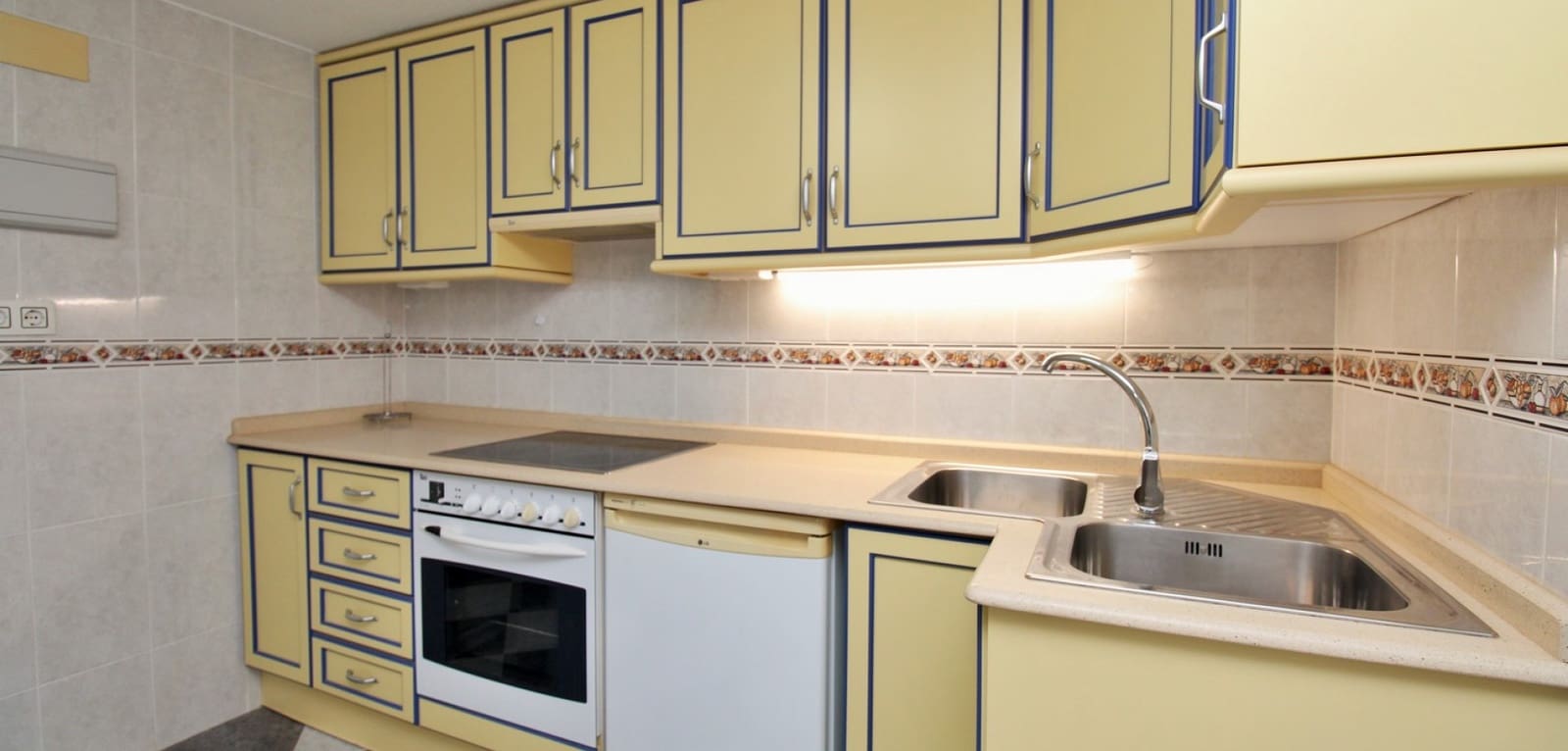 3 quarto Moradia para venda em Villamartin com piscina - 499 000 € (Ref: 9762296)