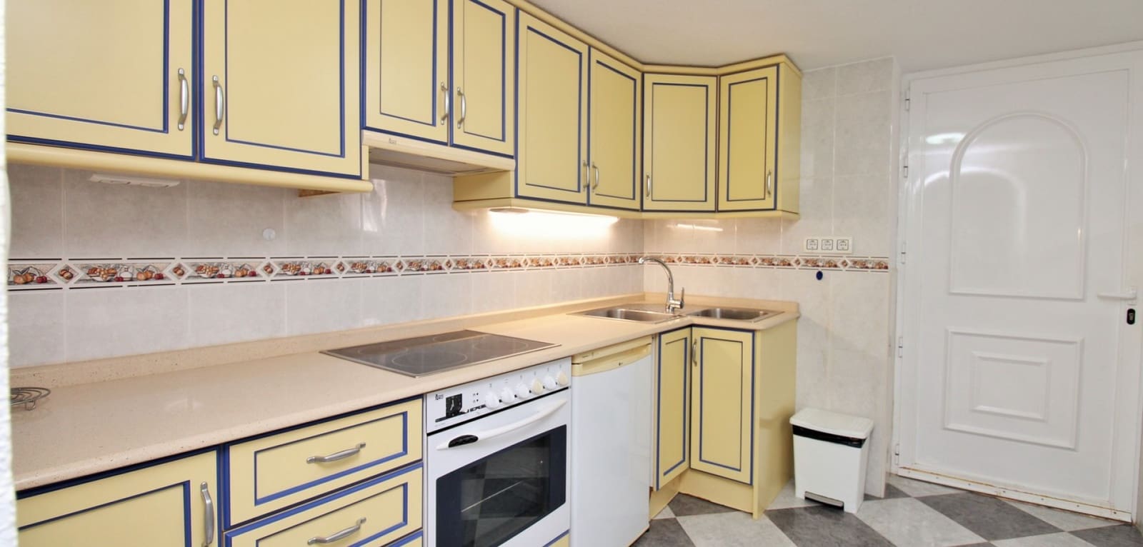 3 quarto Moradia para venda em Villamartin com piscina - 499 000 € (Ref: 9762296)