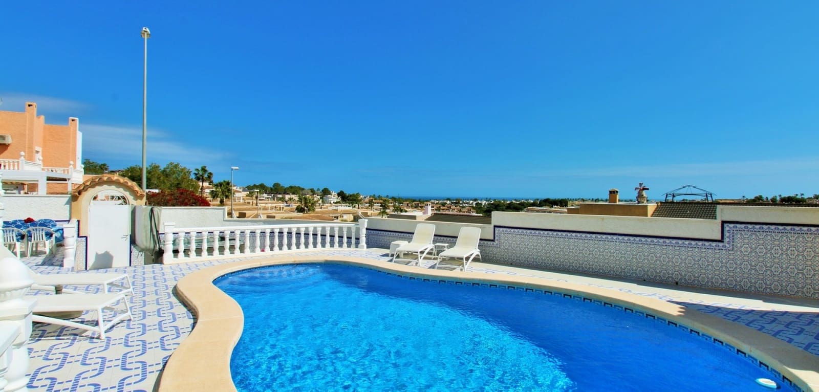 3 quarto Moradia para venda em Villamartin com piscina - 499 000 € (Ref: 9762296)