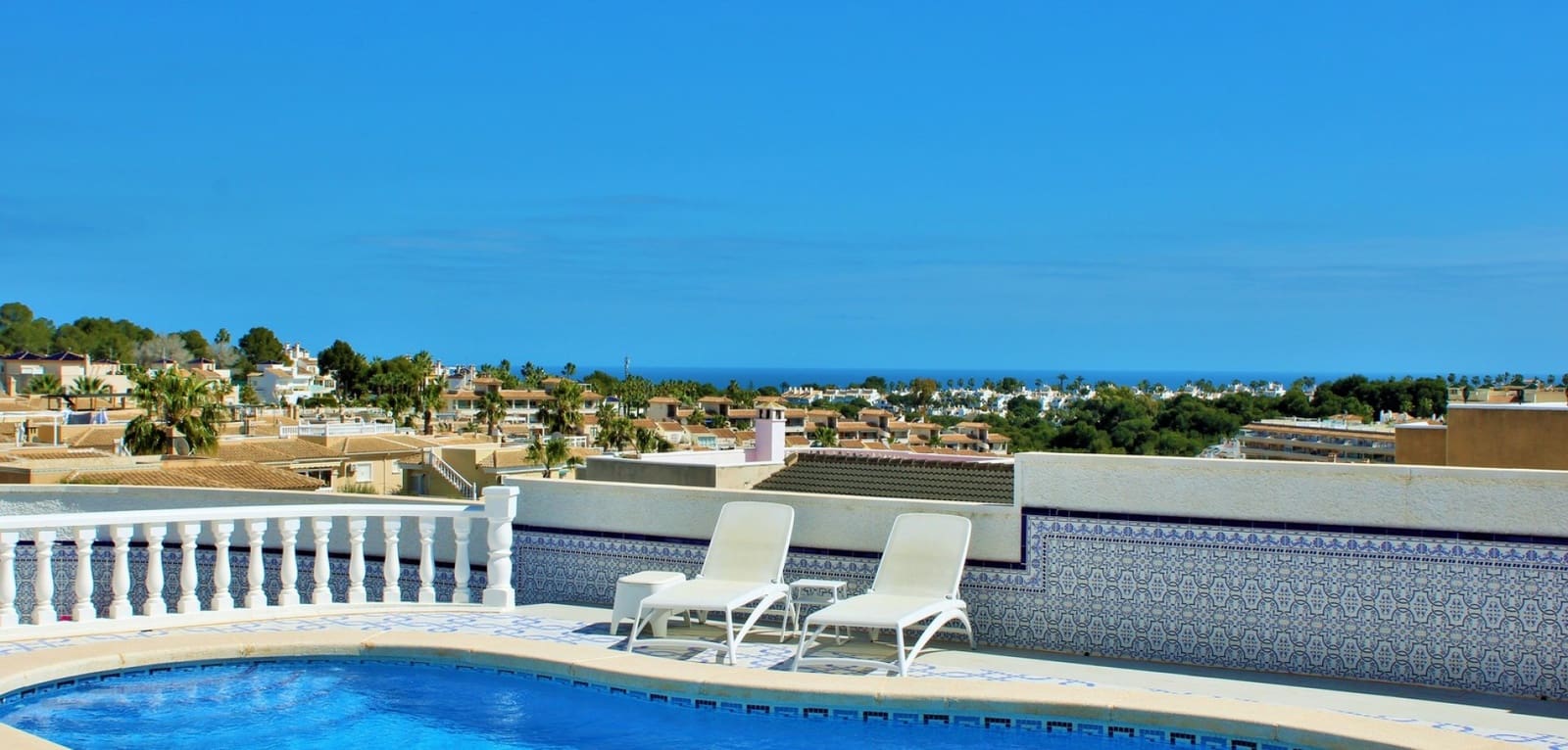 3 quarto Moradia para venda em Villamartin com piscina - 499 000 € (Ref: 9762296)