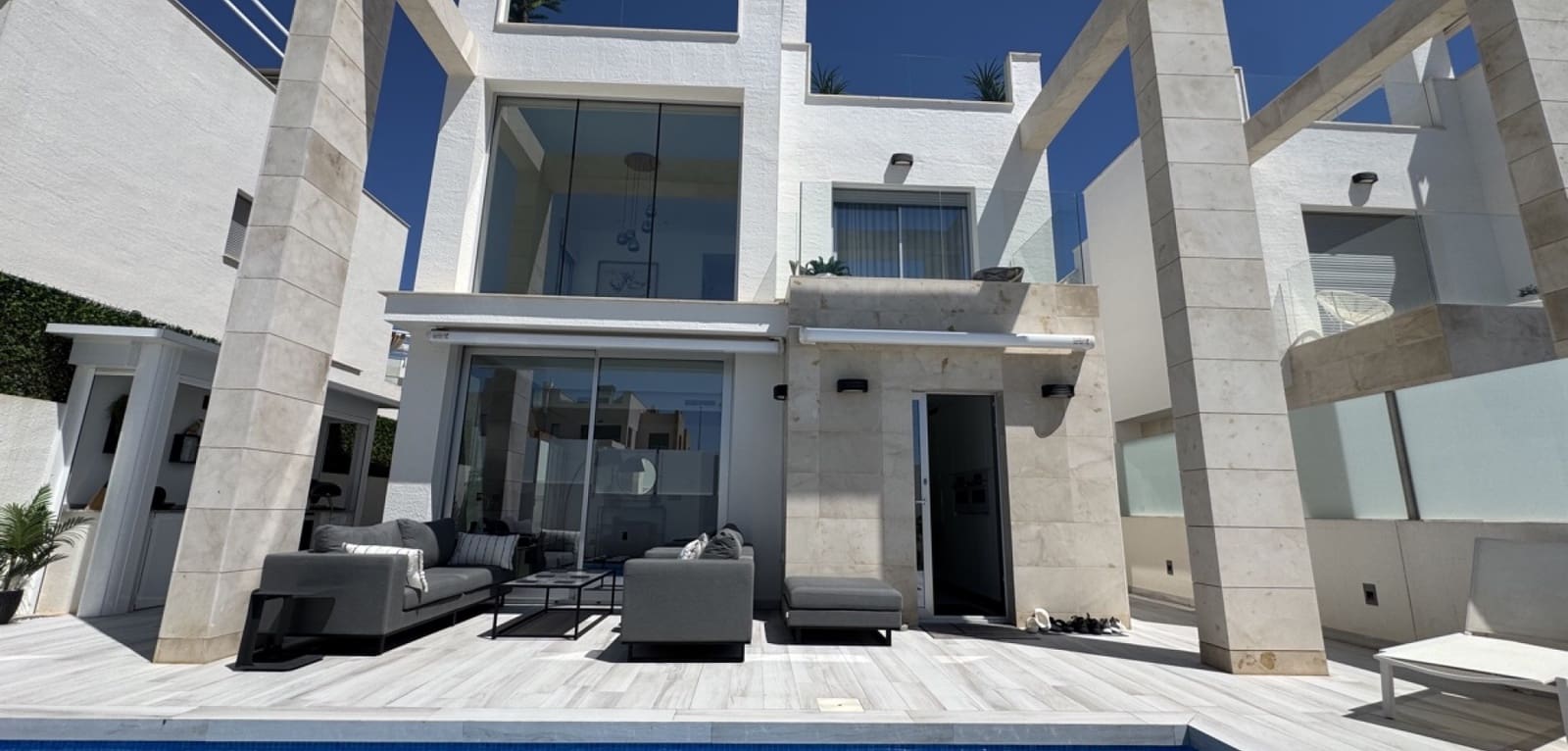 4 quarto Moradia para venda em Orihuela Costa com piscina - 649 000 € (Ref: 9776923)