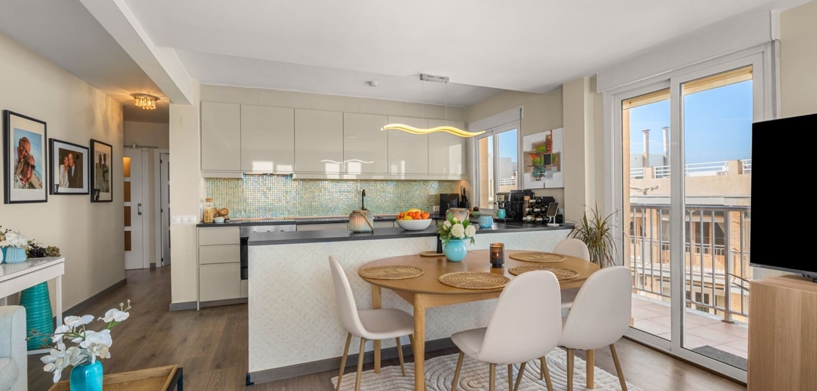 Apartamento de 2 habitaciones en Guardamar del Segura en venta - 298.000 € (Ref: 9784307)