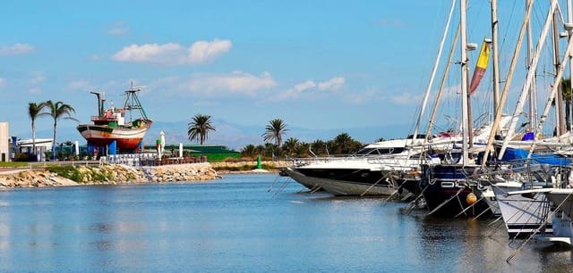 2 soverom Leilighet til salgs i Puerto Deportivo, Guardamar del Segura med svømmebasseng - € 245 000 (Ref: 9784308)