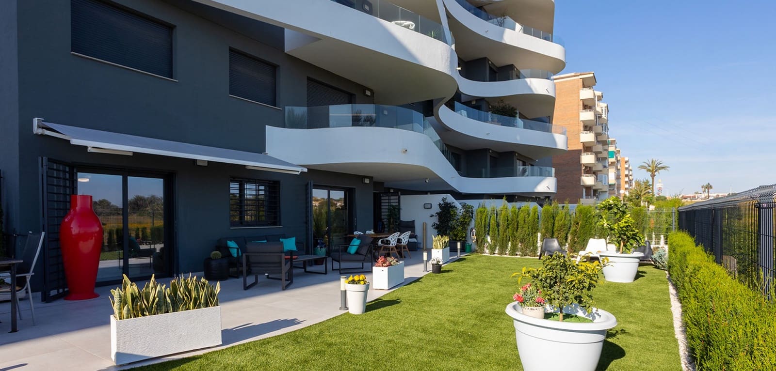 2 slaapkamer Appartement te koop in Punta Prima - € 519.000 (Ref: 9788783)