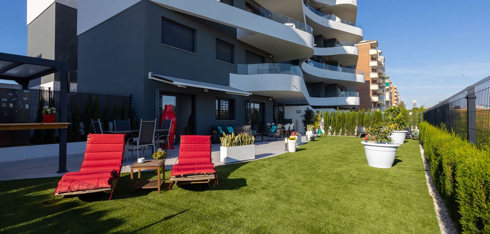 2 slaapkamer Appartement te koop in Punta Prima - € 519.000 (Ref: 9788783)