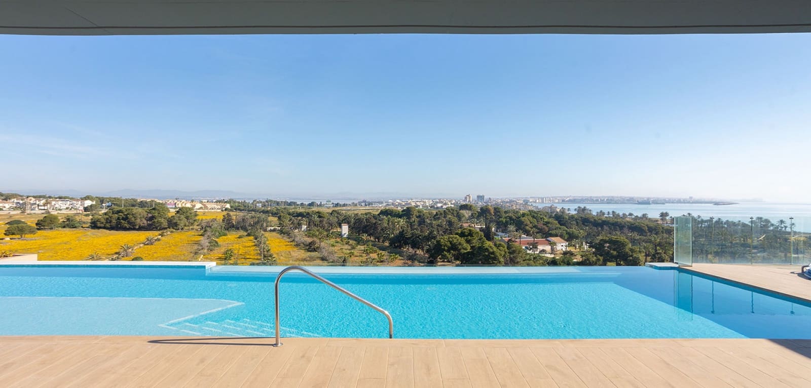 2 slaapkamer Appartement te koop in Punta Prima - € 519.000 (Ref: 9788783)