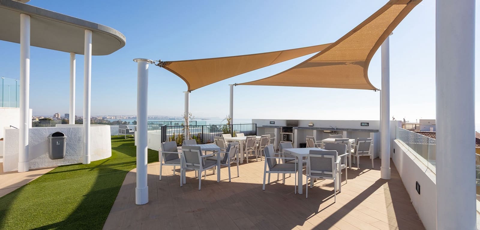 2 slaapkamer Appartement te koop in Punta Prima - € 519.000 (Ref: 9788783)