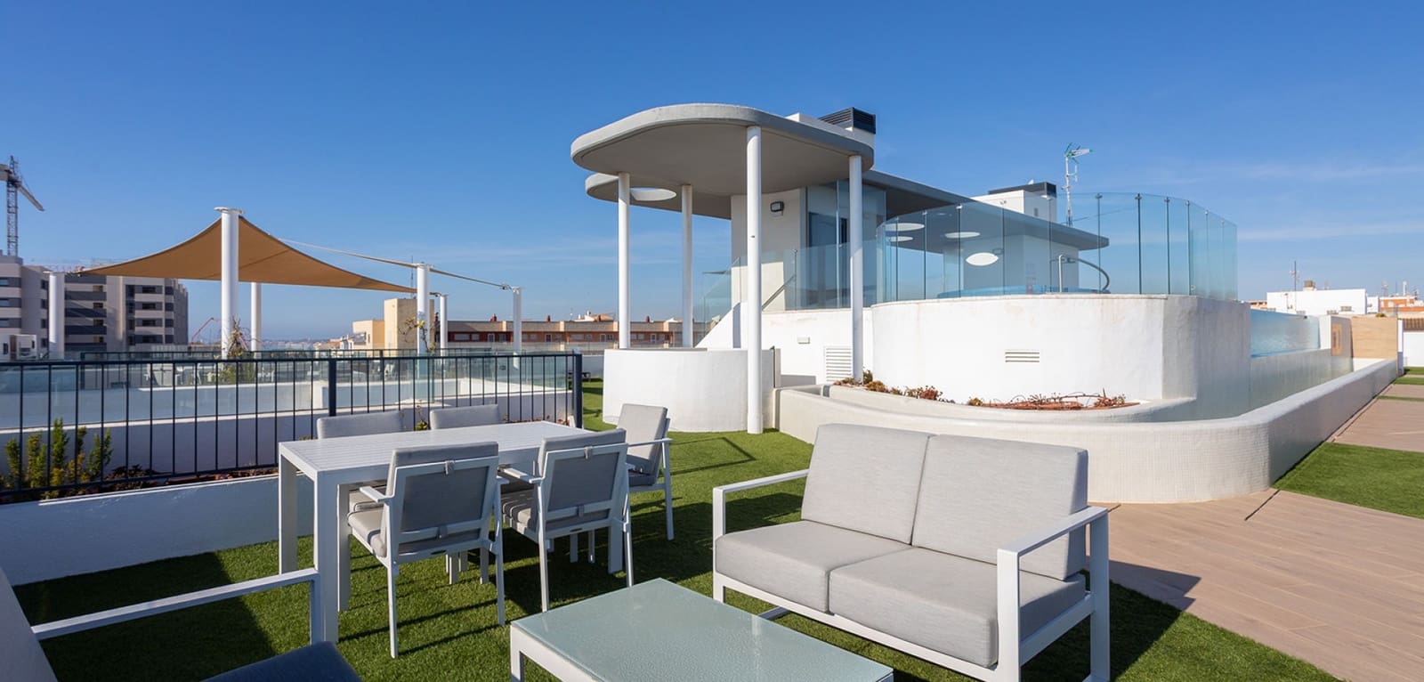 2 slaapkamer Appartement te koop in Punta Prima - € 519.000 (Ref: 9788783)