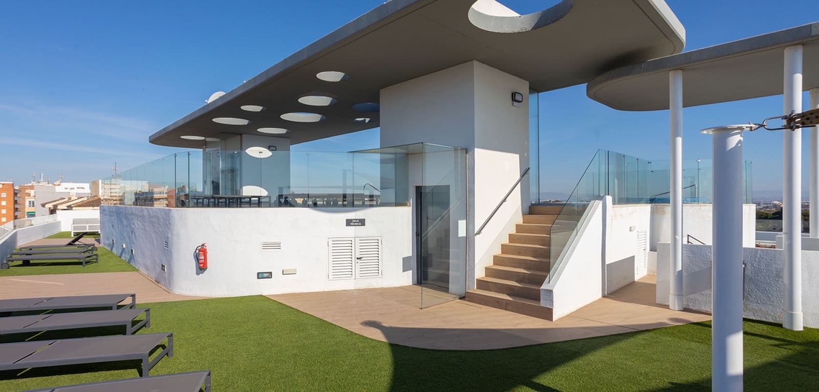 2 slaapkamer Appartement te koop in Punta Prima - € 519.000 (Ref: 9788783)