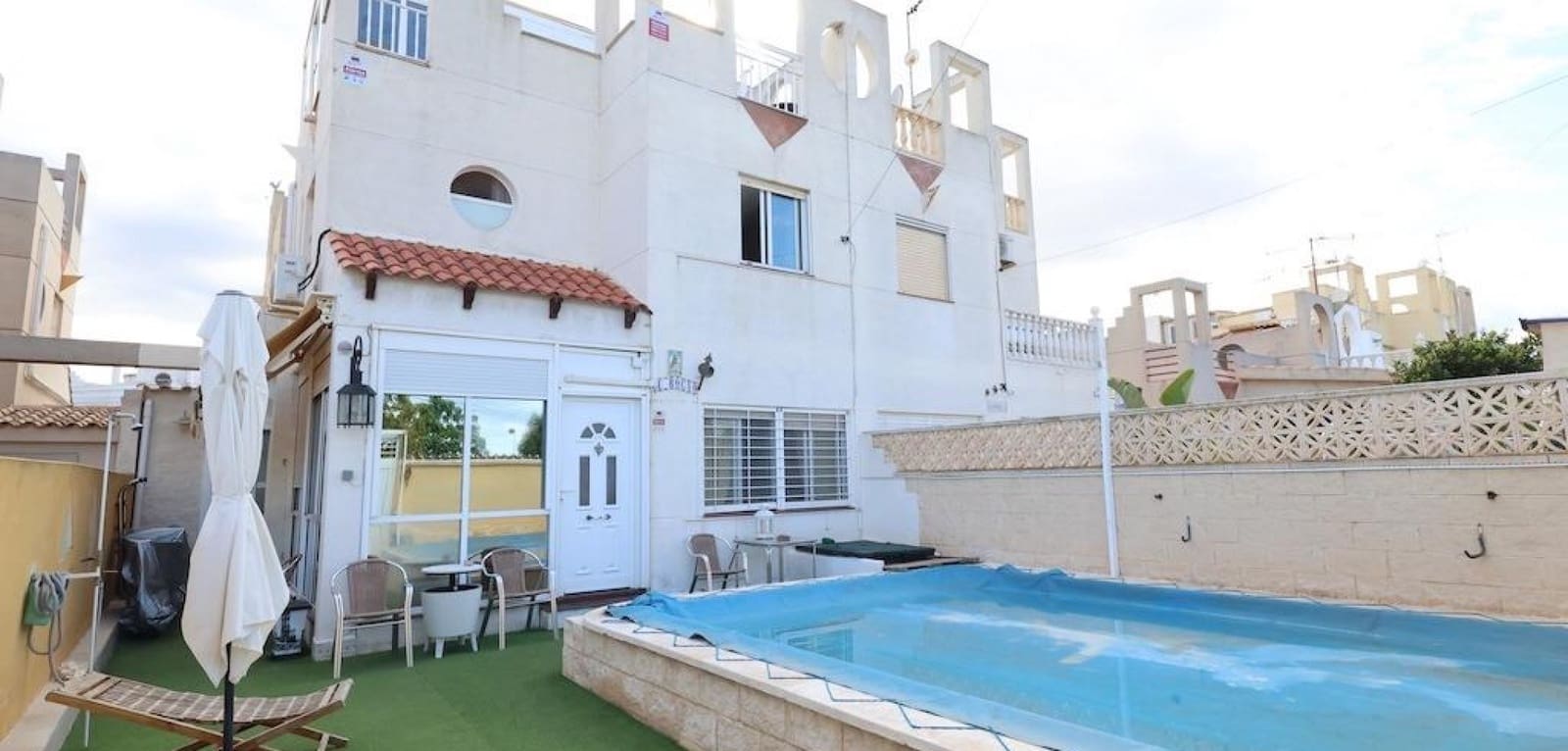 3 soveværelse Byhus til salg i Torrevieja med swimmingpool - € 209.000 (Ref: 9788784)