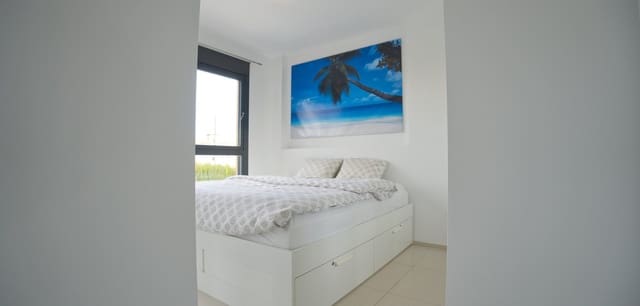 Casa de 3 habitaciones en La Zenia, Orihuela en venta con piscina - 590.000 € (Ref: 9788785)