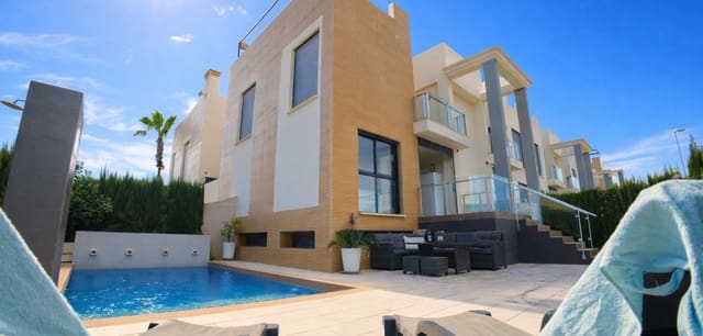 Casa de 3 habitaciones en La Zenia, Orihuela en venta con piscina - 590.000 € (Ref: 9788785)