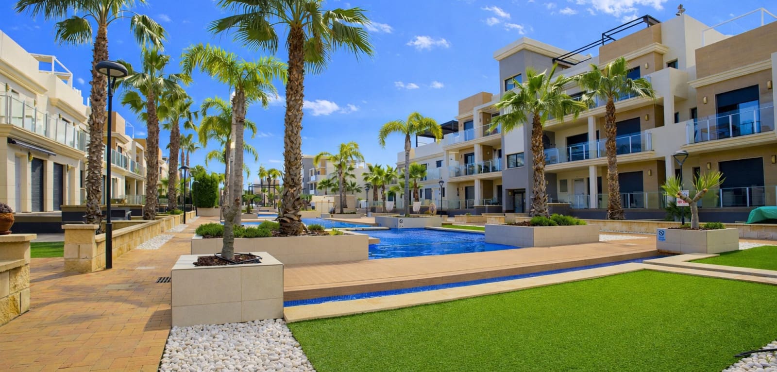 3 sovrum Hus till salu i La Zenia med pool - 590 000 € (Ref: 9788785)