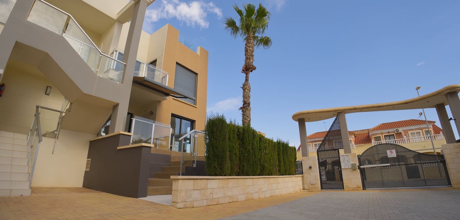 3 sovrum Hus till salu i La Zenia med pool - 590 000 € (Ref: 9788785)