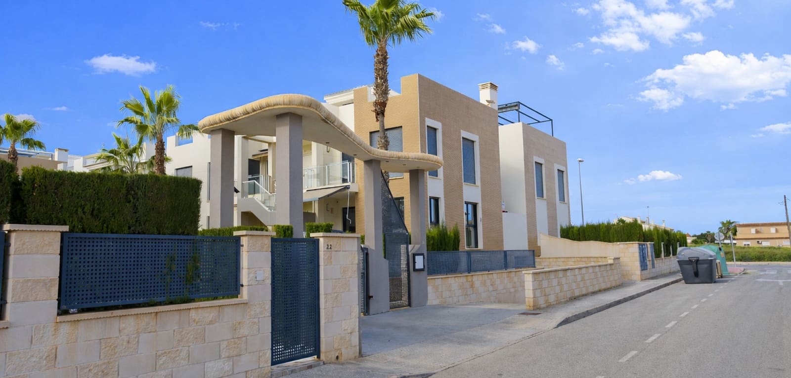 3 sovrum Hus till salu i La Zenia med pool - 590 000 € (Ref: 9788785)