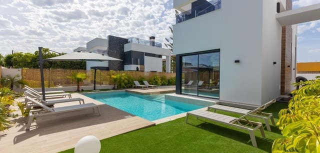 3 camera da letto Villa in vendita in El Chaparral - La Siesta - La Torreta, Torrevieja con piscina - 639.000 € (Rif: 9793483)