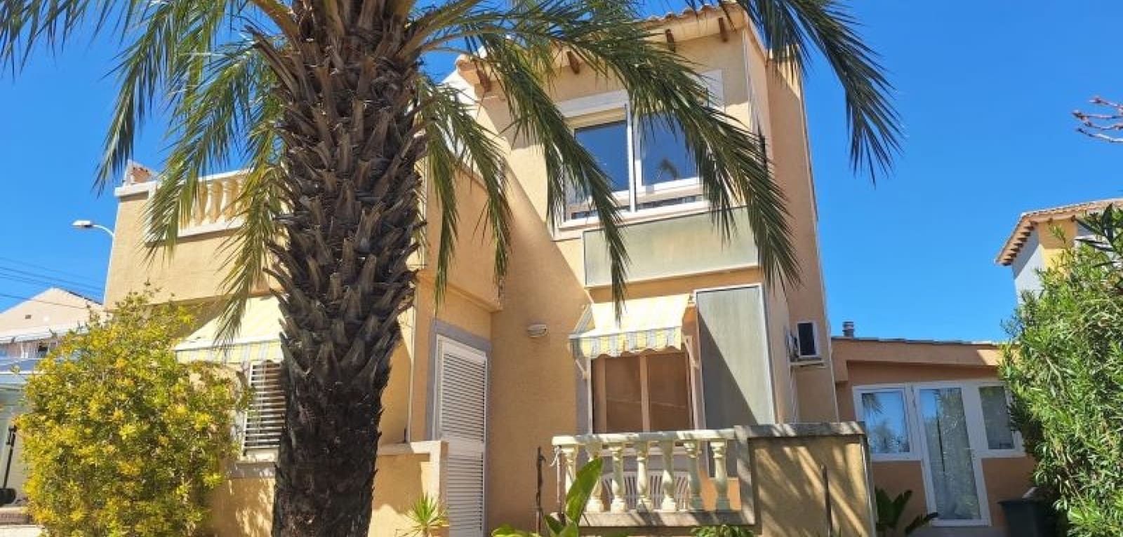 3 soveværelse Villa til salg i Orihuela Costa med swimmingpool - € 369.995 (Ref: 9793484)