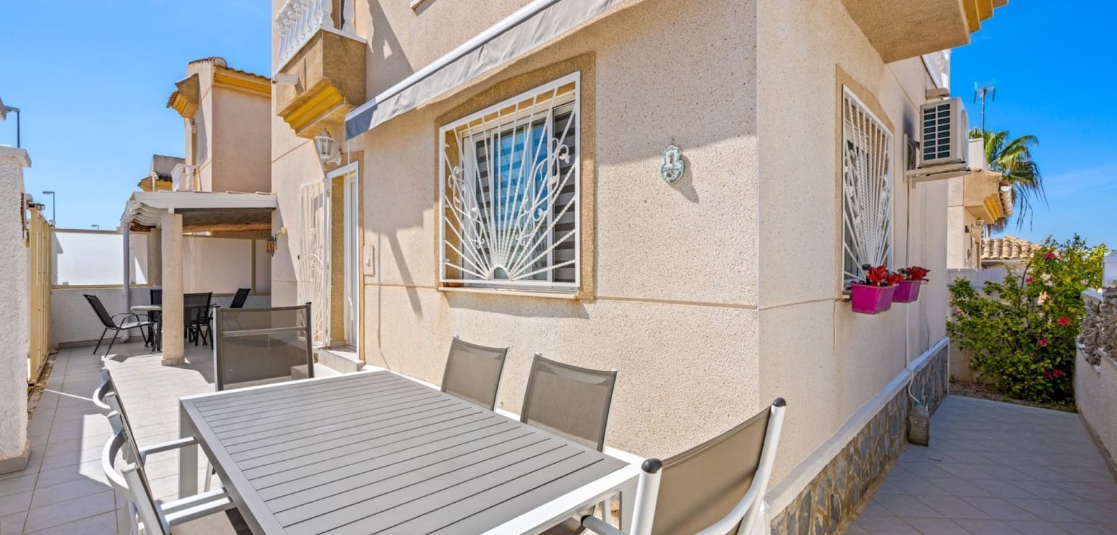 3 makuuhuone Huvila myytävänä paikassa Ciudad Quesada mukana uima-altaan - 239 000 € (Ref: 9793485)