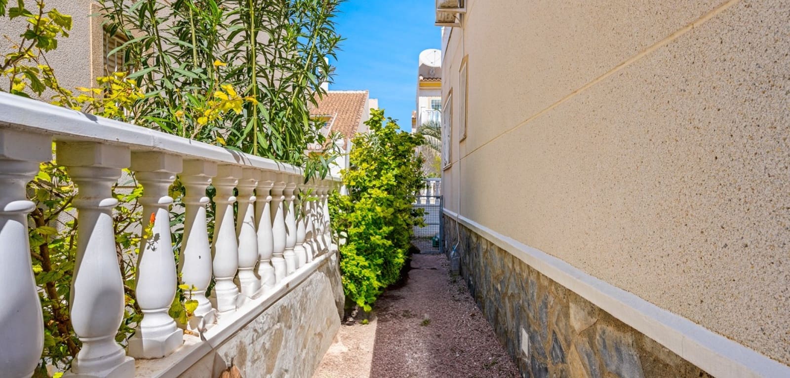 3 makuuhuone Huvila myytävänä paikassa Ciudad Quesada mukana uima-altaan - 239 000 € (Ref: 9793485)