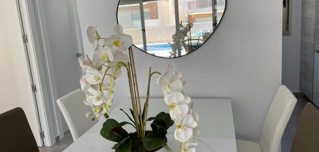 3 soverom Villa til salgs i Villamartin, Orihuela med svømmebasseng - € 525 000 (Ref: 9800738)