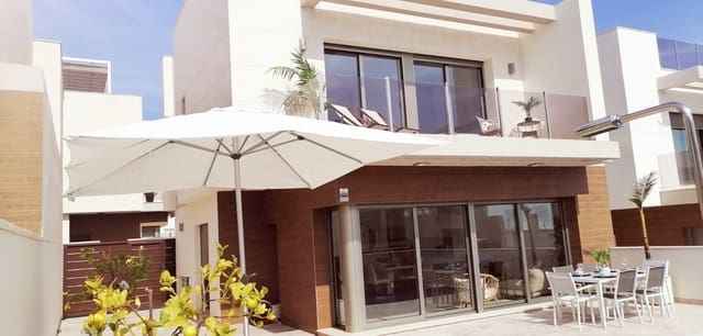 3 soverom Villa til salgs i Villamartin, Orihuela med svømmebasseng - € 525 000 (Ref: 9800738)