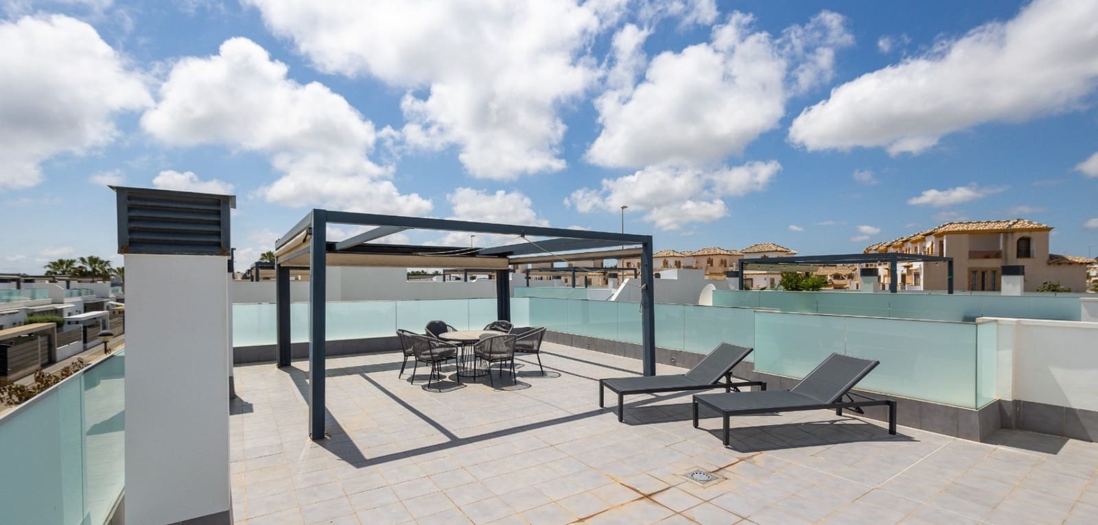3 Zimmer Villa zu verkaufen in Cabo Roig mit Pool - 420.000 € (Ref: 9813452)