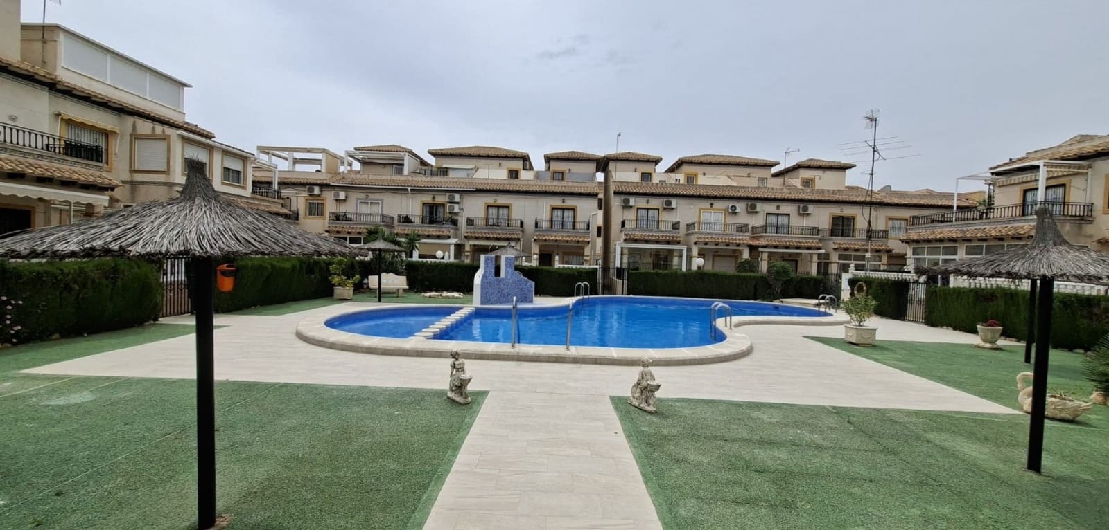 2 soverom Leilighet til salgs i Playa Flamenca med svømmebasseng - € 179 000 (Ref: 9814621)