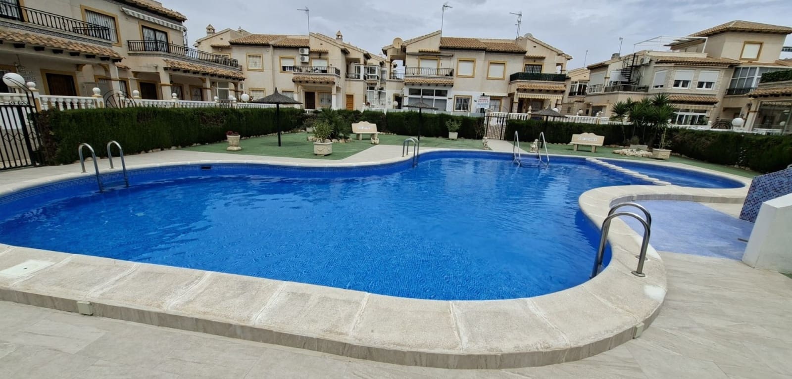2 soverom Leilighet til salgs i Playa Flamenca med svømmebasseng - € 179 000 (Ref: 9814621)