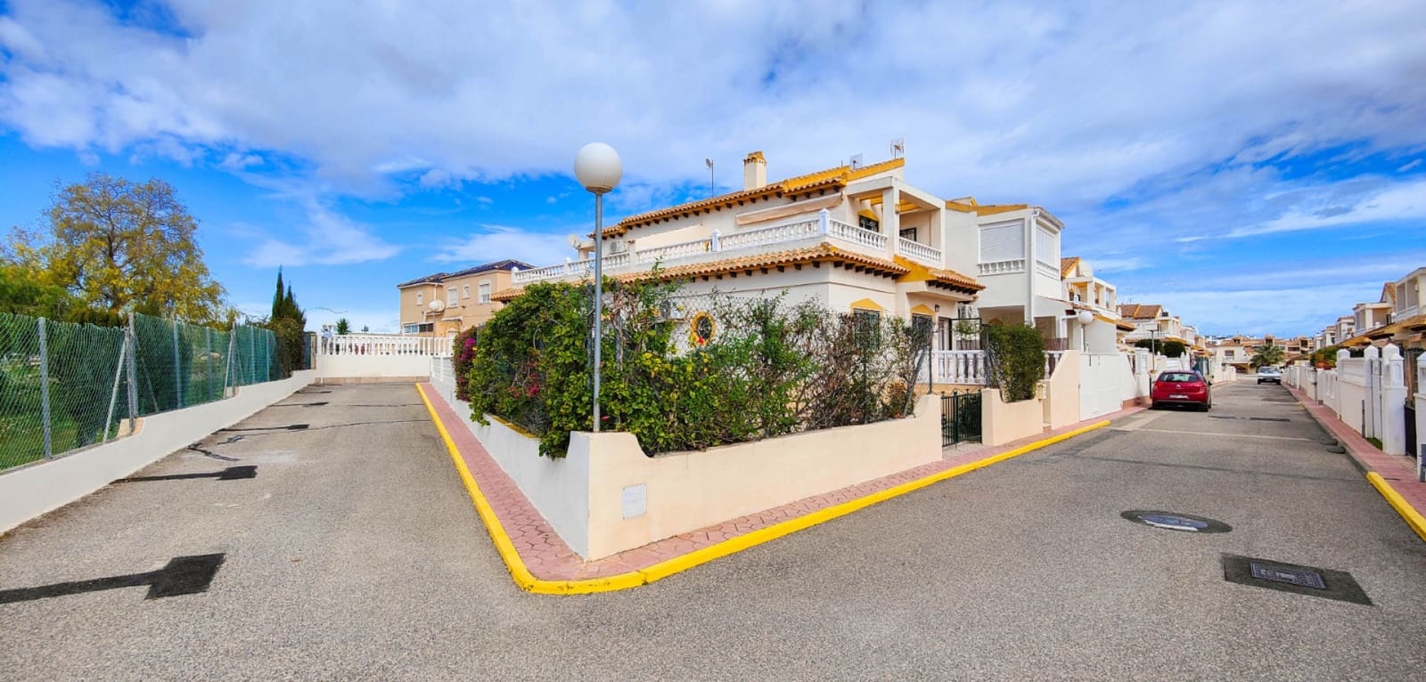 3 chambre Maison de Ville à vendre à La Florida avec piscine - 235 000 € (Ref: 9814623)