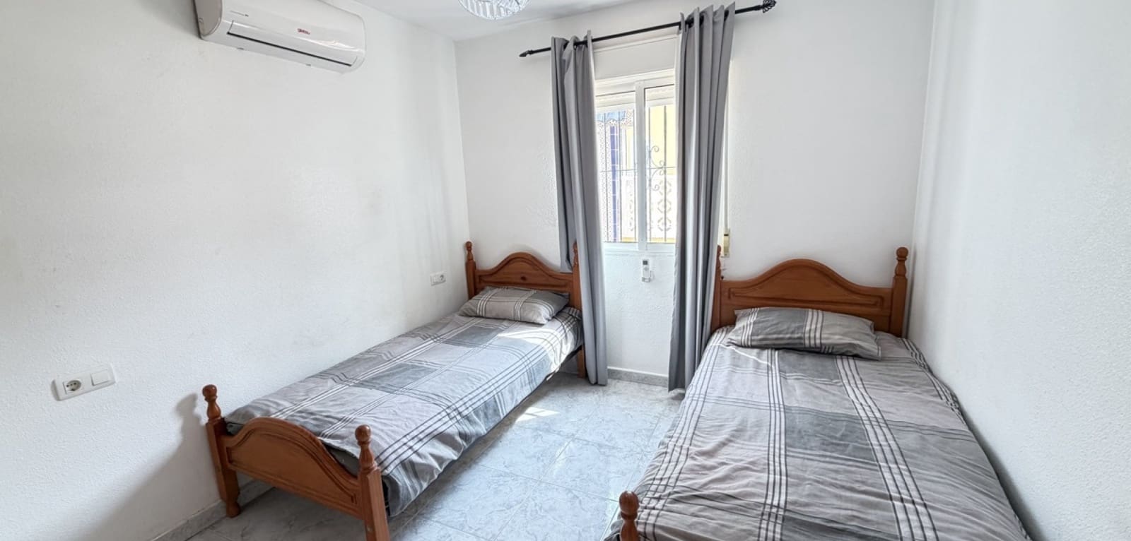 4 Zimmer Villa zu verkaufen in Villamartin mit Pool - 385.000 € (Ref: 9816187)