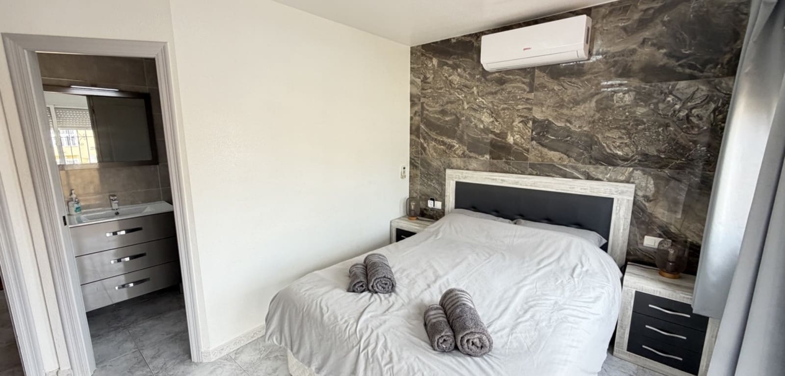 4 Zimmer Villa zu verkaufen in Villamartin mit Pool - 385.000 € (Ref: 9816187)