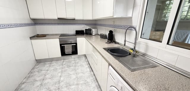 4 Zimmer Villa zu verkaufen in Villamartin, Orihuela mit Pool - 385.000 € (Ref: 9816187)
