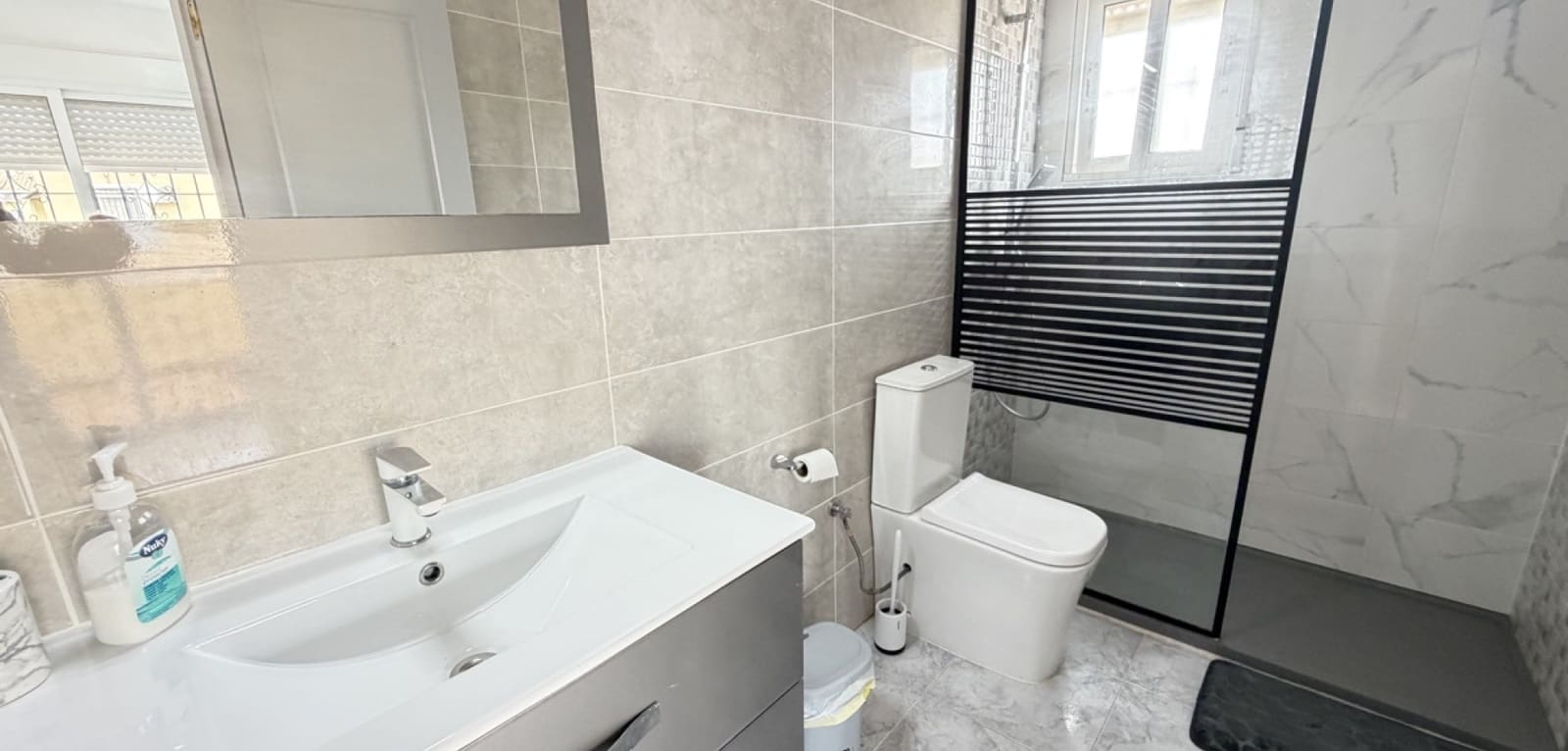 4 Zimmer Villa zu verkaufen in Villamartin mit Pool - 385.000 € (Ref: 9816187)