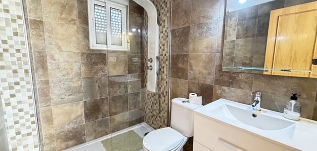 4 Zimmer Villa zu verkaufen in Villamartin, Orihuela mit Pool - 385.000 € (Ref: 9816187)