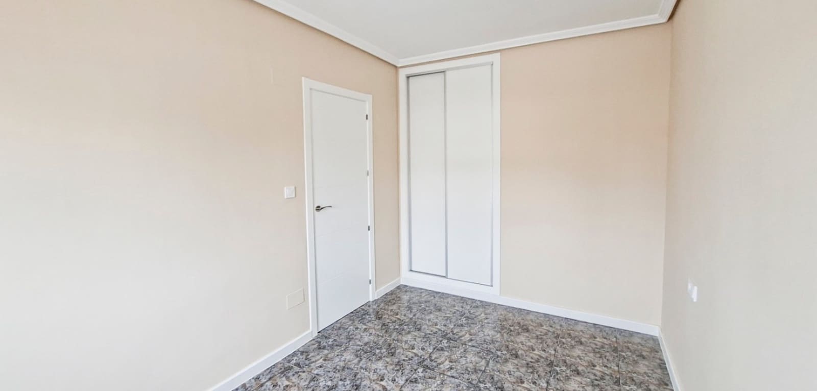 2 soveværelse Bungalow til salg i Orihuela Costa med swimmingpool - € 179.000 (Ref: 9820863)