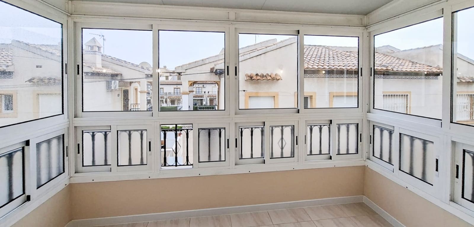 2 soveværelse Bungalow til salg i Orihuela Costa med swimmingpool - € 179.000 (Ref: 9820863)