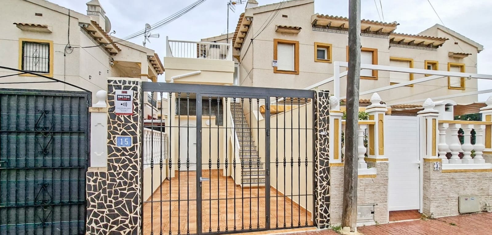 2 soveværelse Bungalow til salg i Orihuela Costa med swimmingpool - € 179.000 (Ref: 9820863)