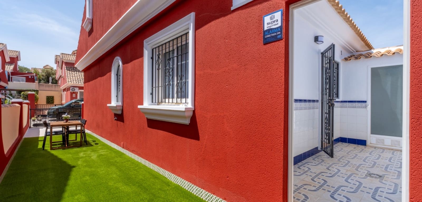 3 bedroom Villa for sale in Villamartin with pool - € 269,000 (Ref: 9830287)