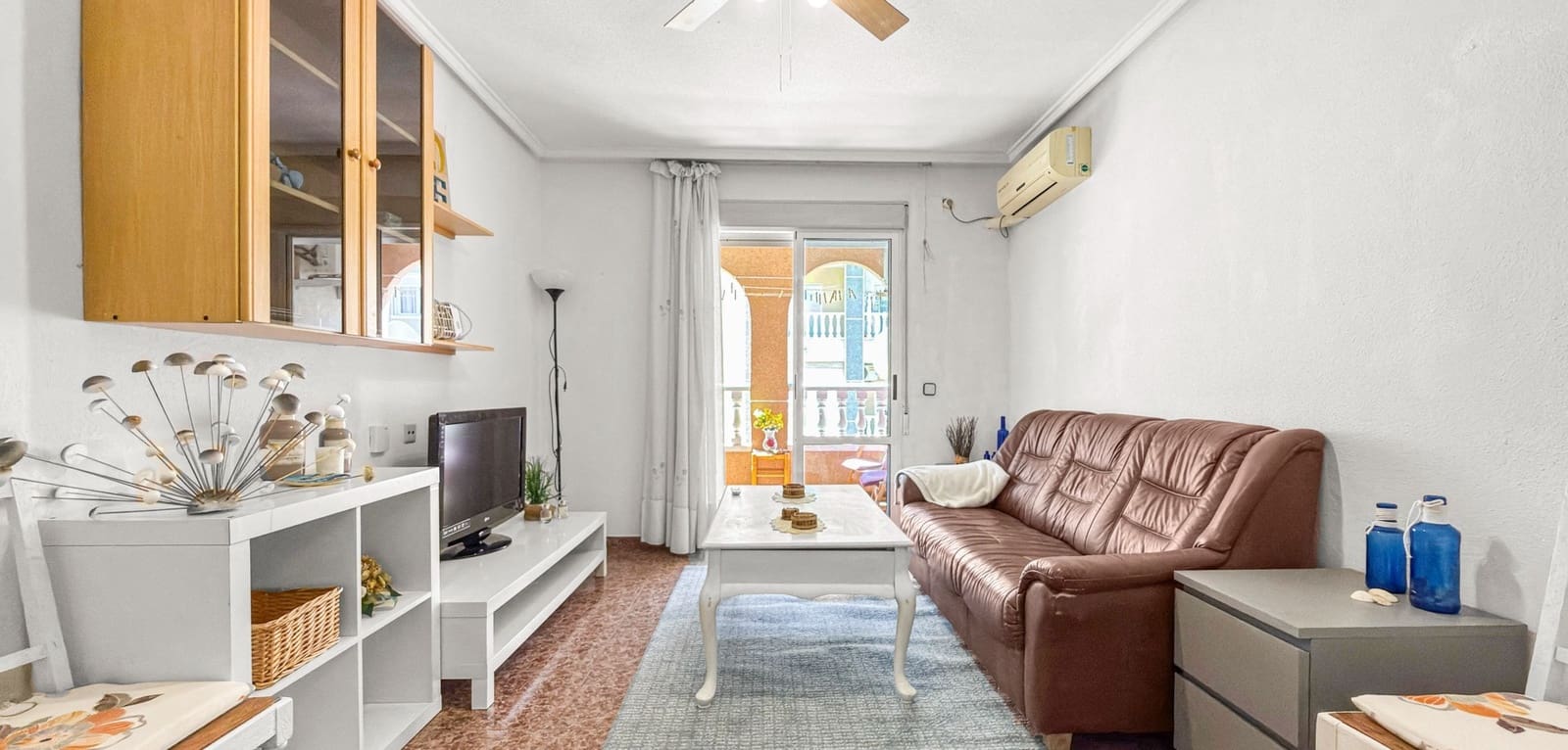 2 makuuhuone Huoneisto myytävänä paikassa Torrevieja mukana uima-altaan - 129 900 € (Ref: 9834045)