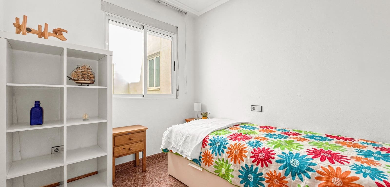 2 makuuhuone Huoneisto myytävänä paikassa Torrevieja mukana uima-altaan - 129 900 € (Ref: 9834045)