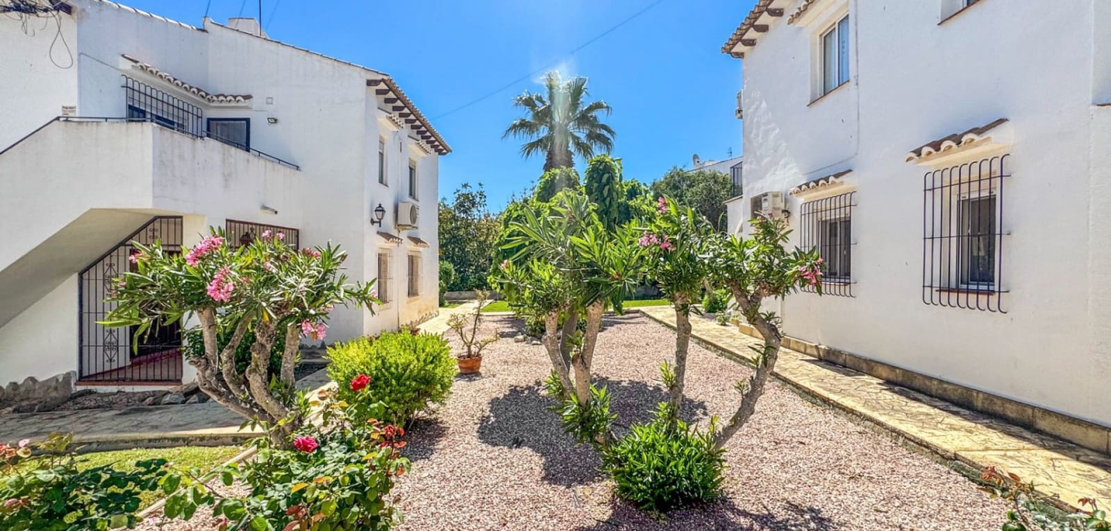 1 chambre Bungalow à vendre à Torrevieja avec piscine - 146 000 € (Ref: 9834268)